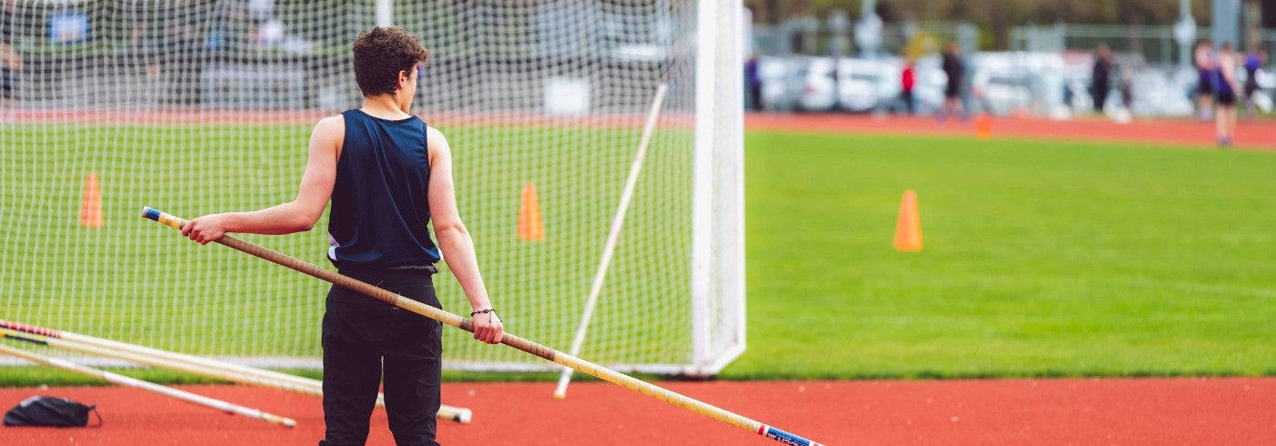 Pole vaulter ready to jump