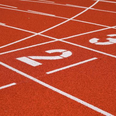 Start line Photo by Pocky Lee on Unsplash